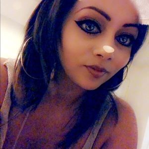 Meet your Posher, Dina